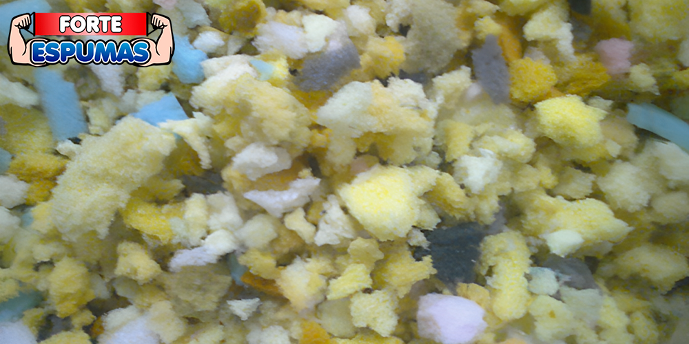 Flocos de espuma para construção e preenchimento