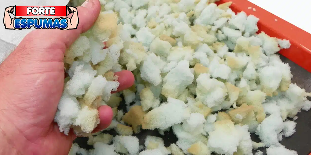 Flocos de espumas comercializados por metro